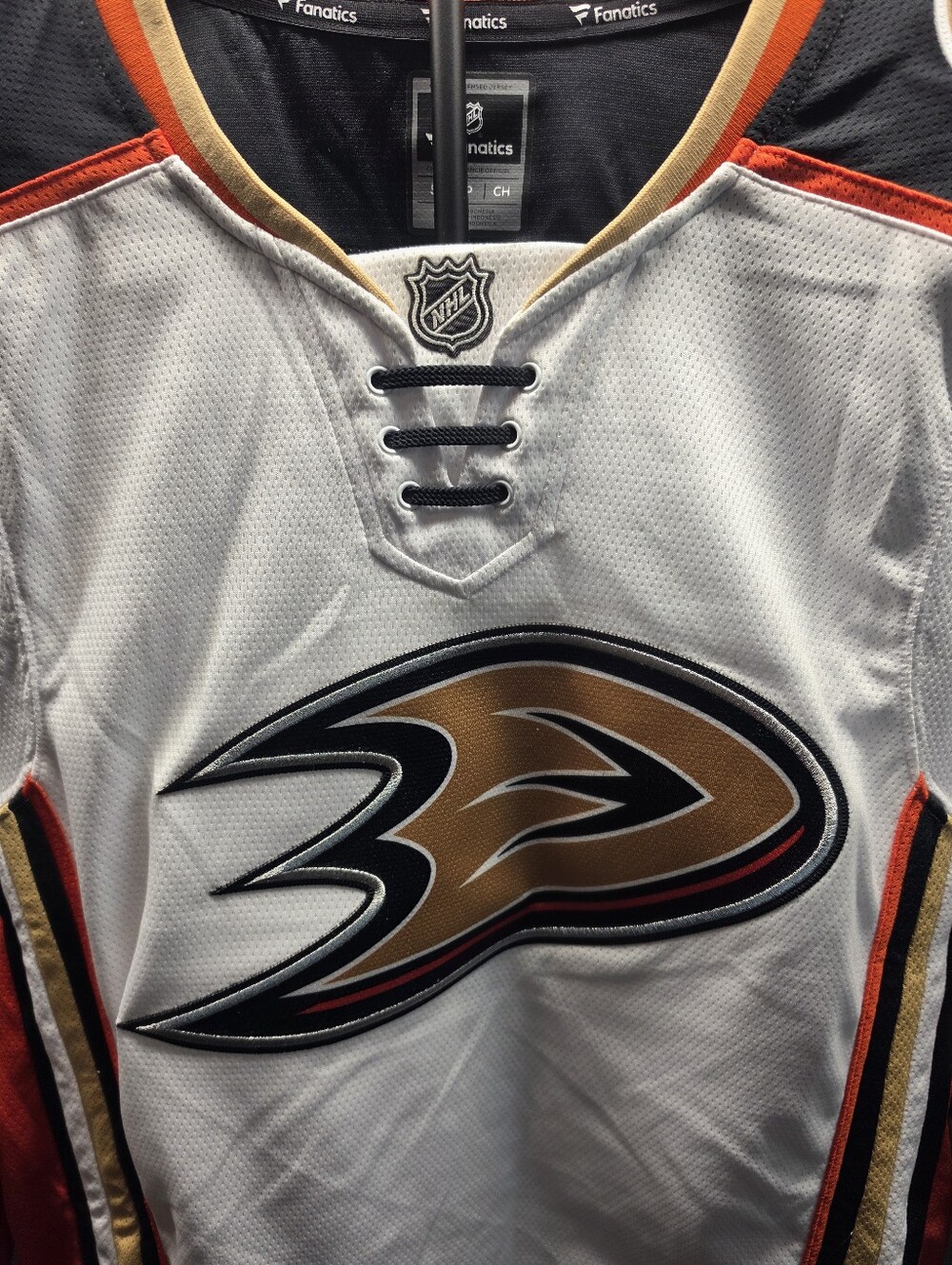 NWT Fanatics Anaheim Ducks Women's White Away Breakaway Jersey Blank Size S - Picture 2 of 8